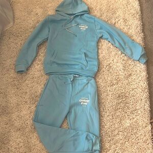 White Fox Comfort Club Sweatpants and Sweatshirt. Size Medium